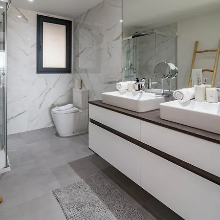 Sr Oasis 325 Luxury 3bdr With Sea View شقة إِستيبونا